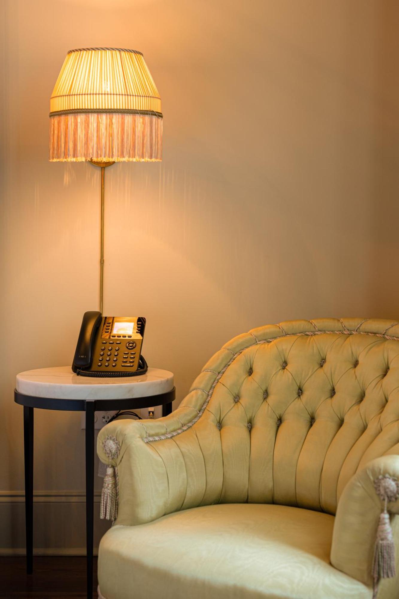 Hotel Cleo, Knoxville Downtown, A Tribute Portfolio Hotel エクステリア 写真