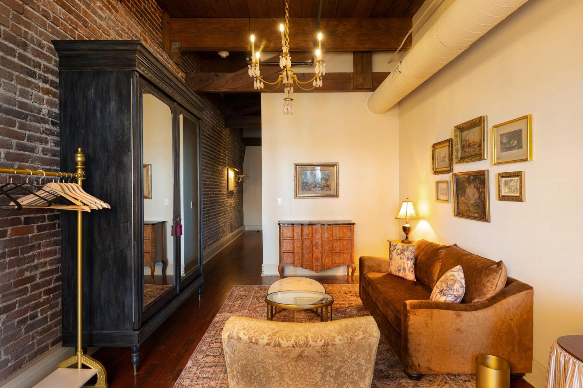 Hotel Cleo, Knoxville Downtown, A Tribute Portfolio Hotel エクステリア 写真