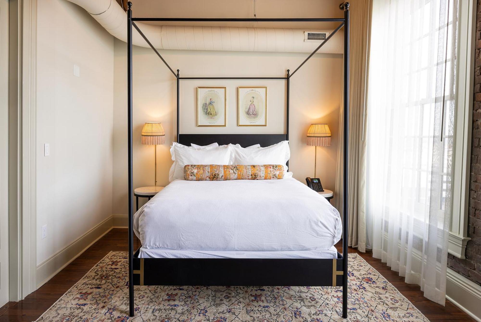 Hotel Cleo, Knoxville Downtown, A Tribute Portfolio Hotel エクステリア 写真