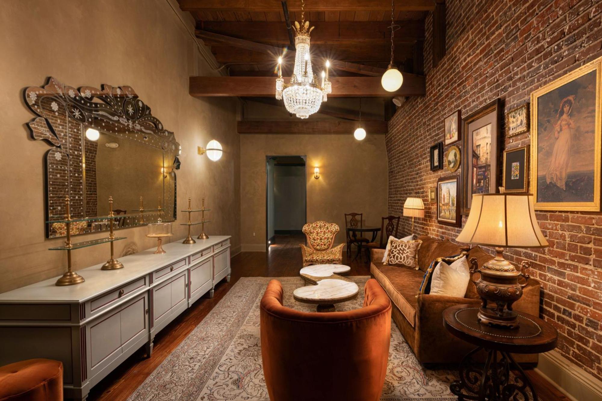 Hotel Cleo, Knoxville Downtown, A Tribute Portfolio Hotel エクステリア 写真
