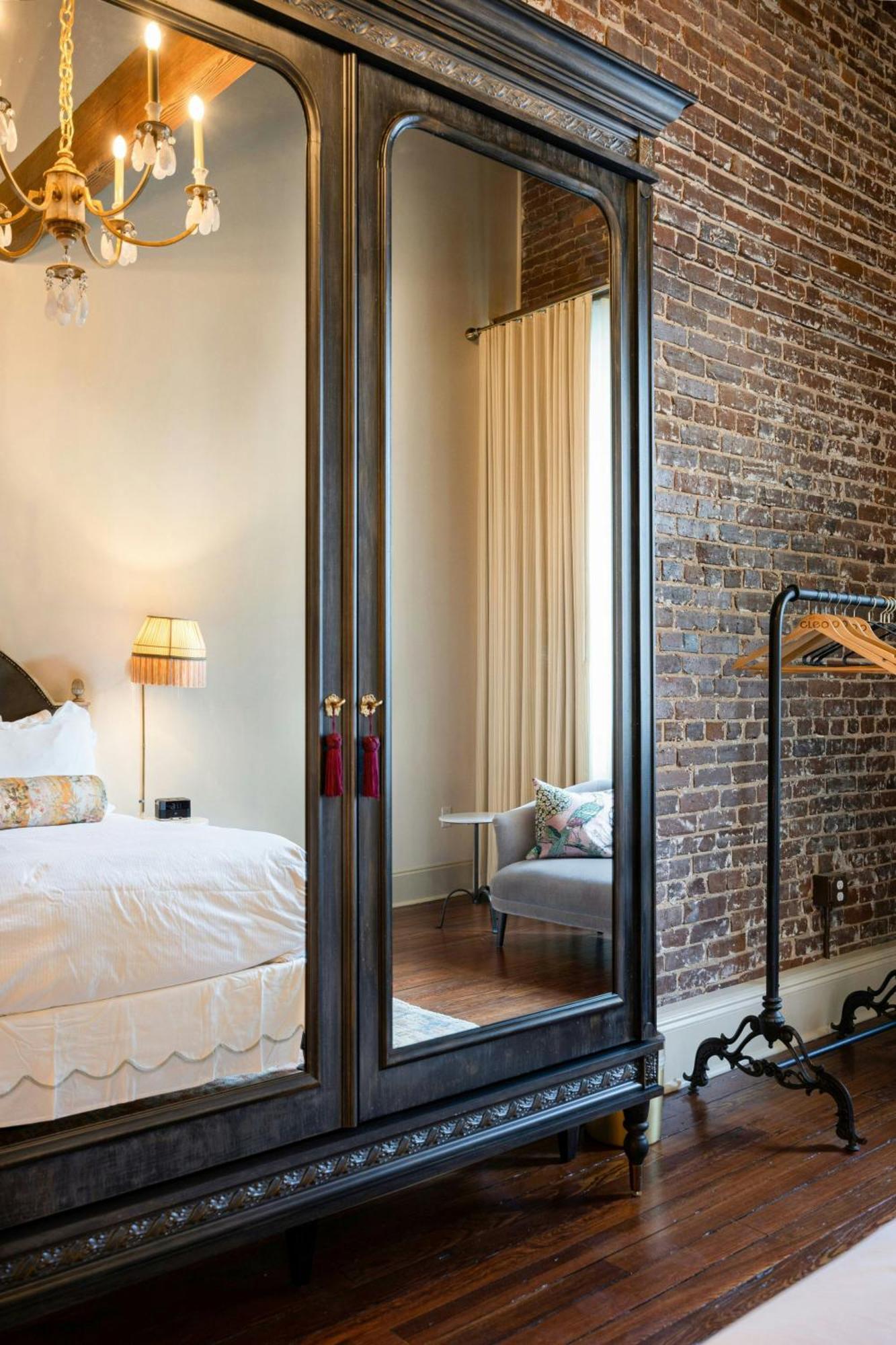 Hotel Cleo, Knoxville Downtown, A Tribute Portfolio Hotel エクステリア 写真